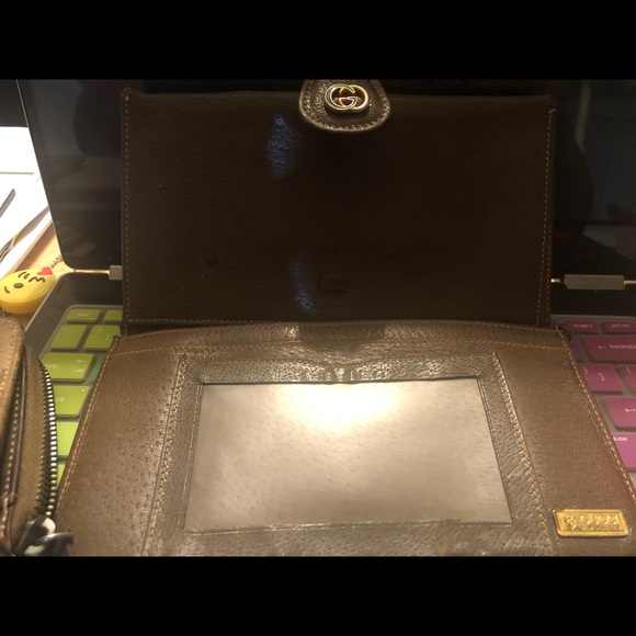 Authentic Vintage Gucci Wallet - Picture 3 of 9